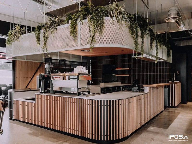 Quầy bar của quán cafe được phong thủy ví như nhà bếp của ngôi nhà vậy