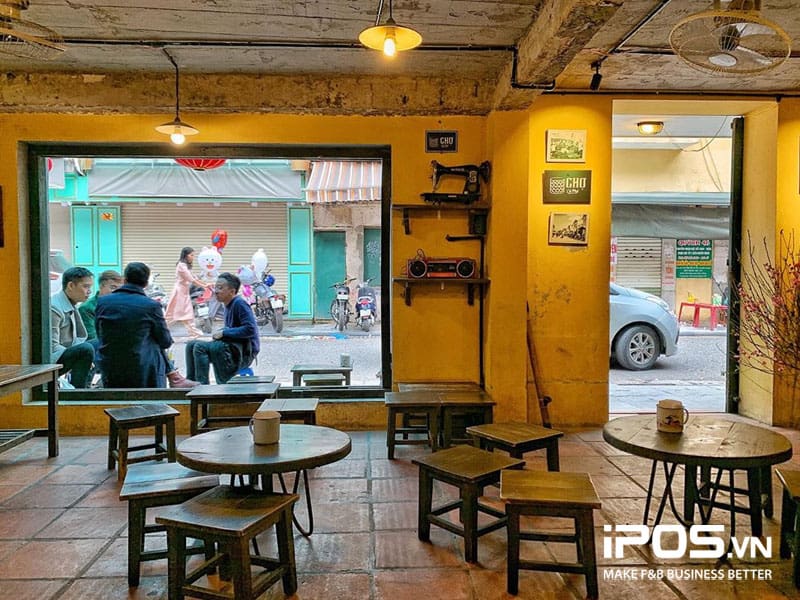 nhân viên phục vụ quán cafe