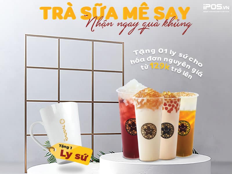 Tặng quà hiện vật cho khách 