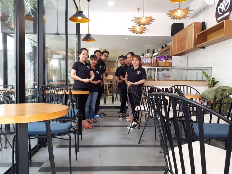 Phục vụ quán trà sữa