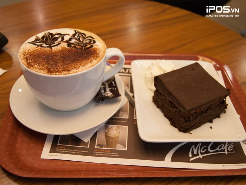 Kết hợp các món ăn kèm trong menu quán cafe