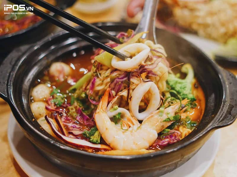 Mì cay 7 cấp độ một món ăn trào lưu gây sốt năm 2017