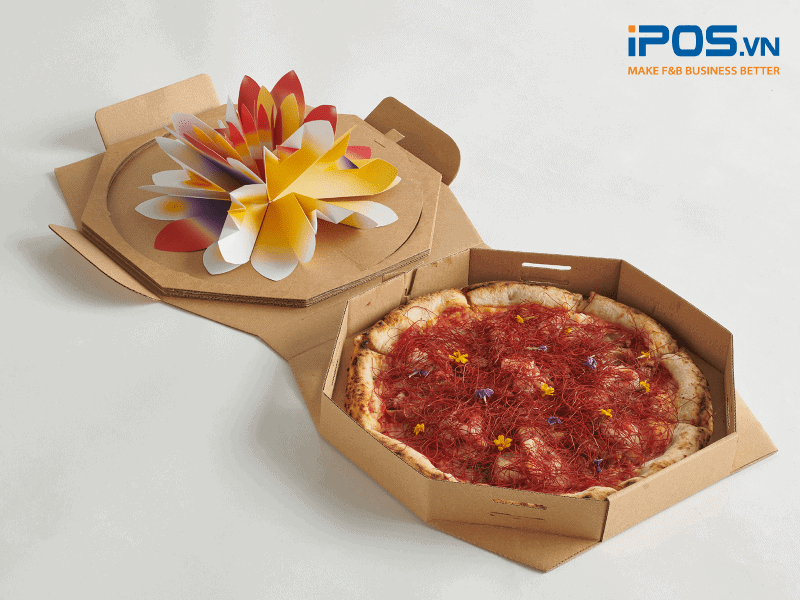 Bao bì giao hàng của Pizza 4P với thiết kế tối giản cũng chất liệu hiện đại, thân thiện với môi trường, thể hiện đẳng cấp của một nhà hàng pizza phân khúc cao cấp