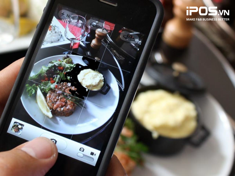 Nếu không có ngân sách, nhà hàng có thể sử dụng điện thoại để quay chụp nội dung.