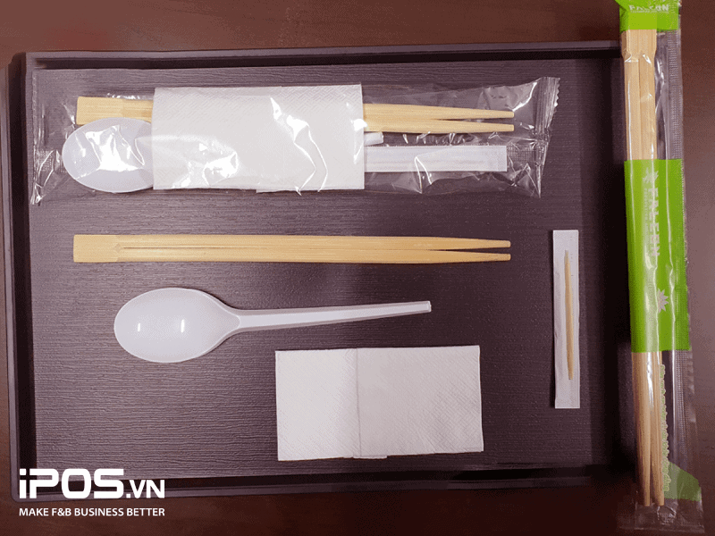 Bộ dụng cụ ăn uống được sử dụng một lần trong các đơn hàng