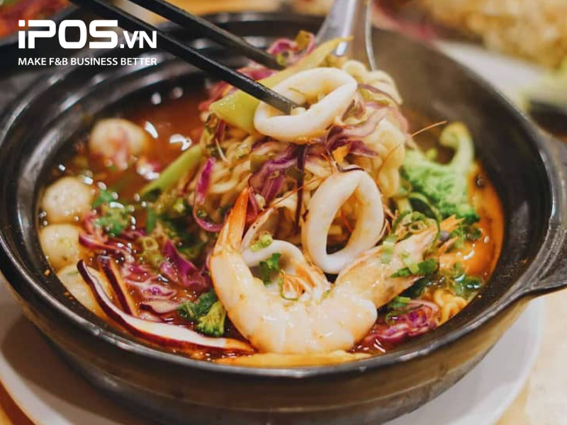 Mỳ cay 7 cấp độ có giá thành khá cao so với đối tượng sinh viên, học sinh