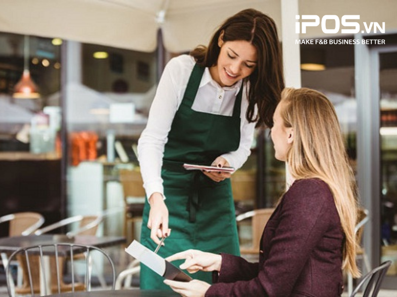 Nhân viên quán cafe phải biết cách tư vấn cho khách hàng