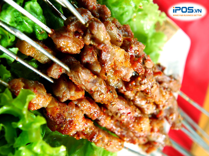 Thịt xiên nướng là món ăn vặt rất được ưa thích