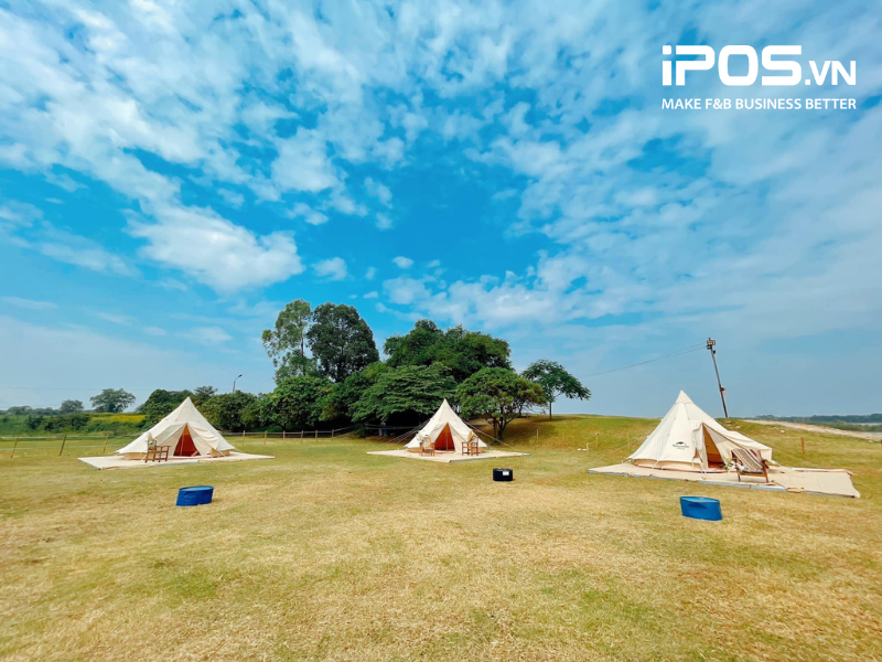 Sixdoong Cafe & Camping có không gian rộng rãi hơn  