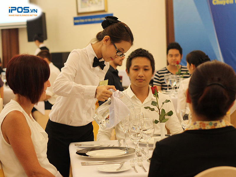 Nhân viên cần phải có sự tinh tế, chu đáo quan tâm khách hàng