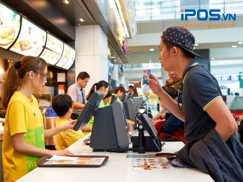 Nhân viên sẽ có động lực đi làm vào ngày Tết nếu được tăng lương