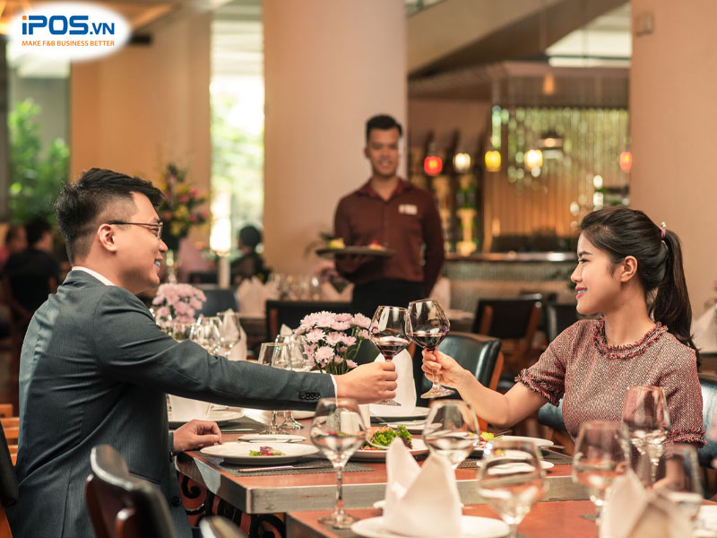 Đưa người phụ nữ quan trọng đến thưởng thức bữa tối tại nhà hàng