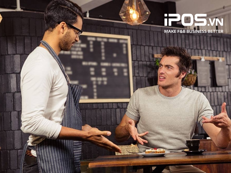 Chủ quán phải đứng ra chịu trách nhiệm khi khách hàng phàn nàn 