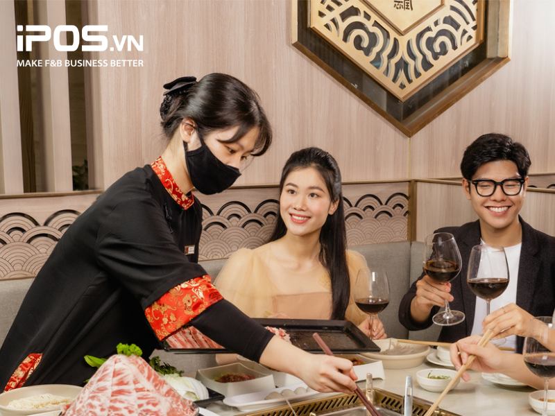 Mô hình nhà hàng lẩu nướng có tỷ lệ xoay vòng chỗ ngồi thấp do khách hàng ngồi lại lâu