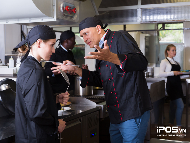 Mâu thuẫn trong nhà hàng