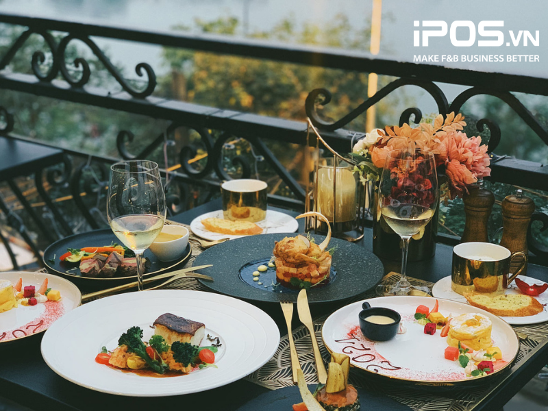 Nhà hàng Bistro phục vụ đa dạng các món ăn và đồ uống 