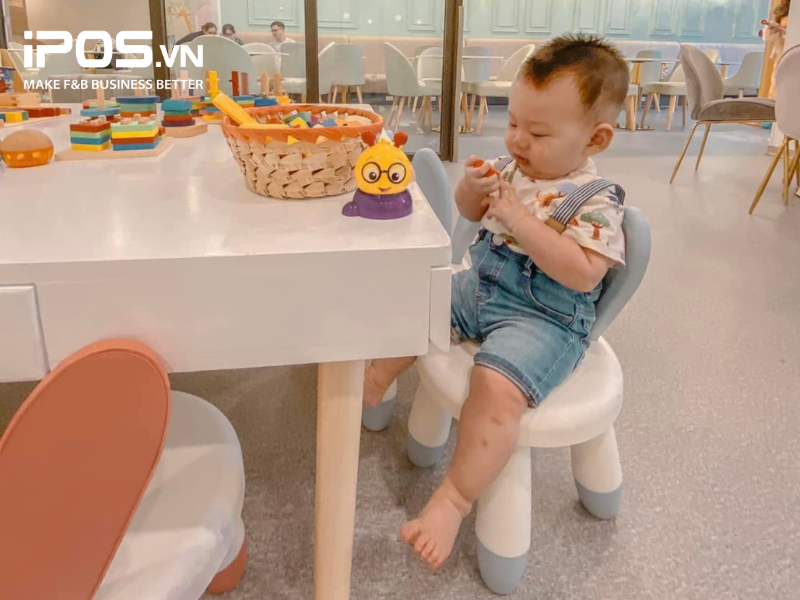 Quán cafe nên có đa dạng các loại trò chơi cho trẻ ở nhiều lứa tuổi khác nhau