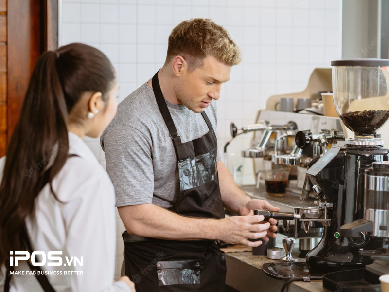 Bartender là gì? Barista là gì? Nên làm nghề Bartender hay Barista?
