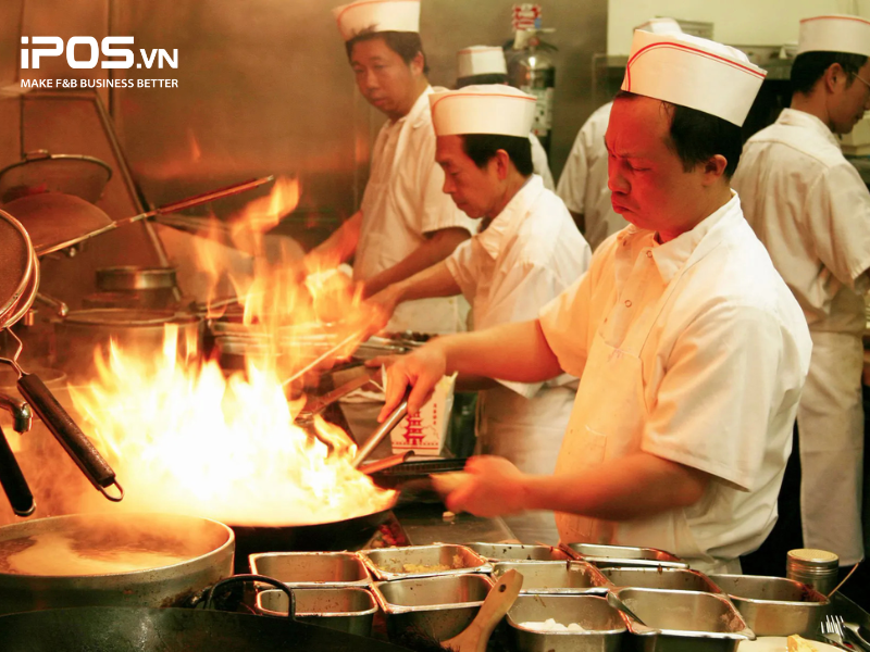 Nghề bếp có tương lai không? Mức lương có bù lại nỗi khổ nghề đầu bếp?