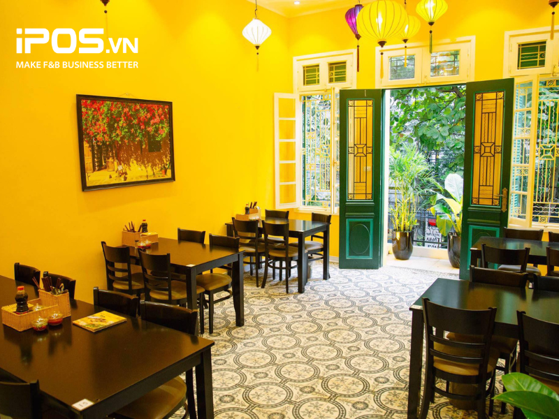 Không gian ấm áp đậm chất Hội An của Cơm gà Bà Nga 