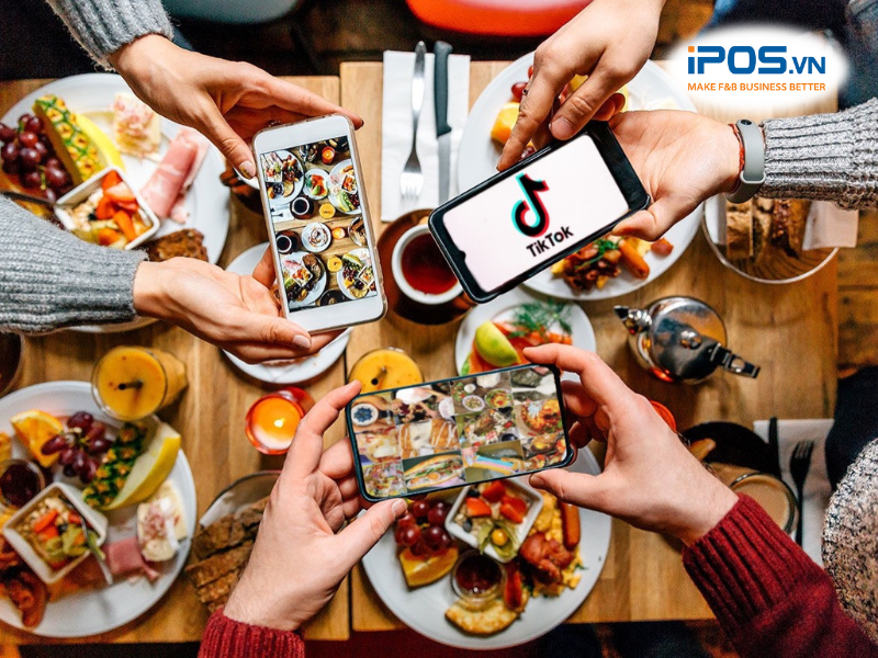 tiktoker review đồ ăn