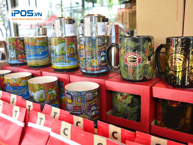 đồ lưu niệm của starbucks highlands coffee mixue
