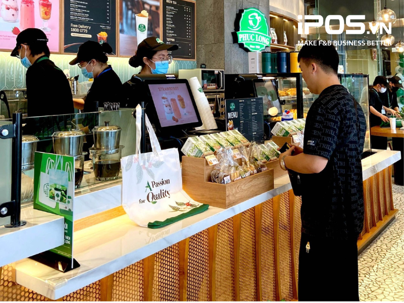 Các cửa hàng Phúc Long hầu hết đều kín bàn mỗi dịp cuối tuần 