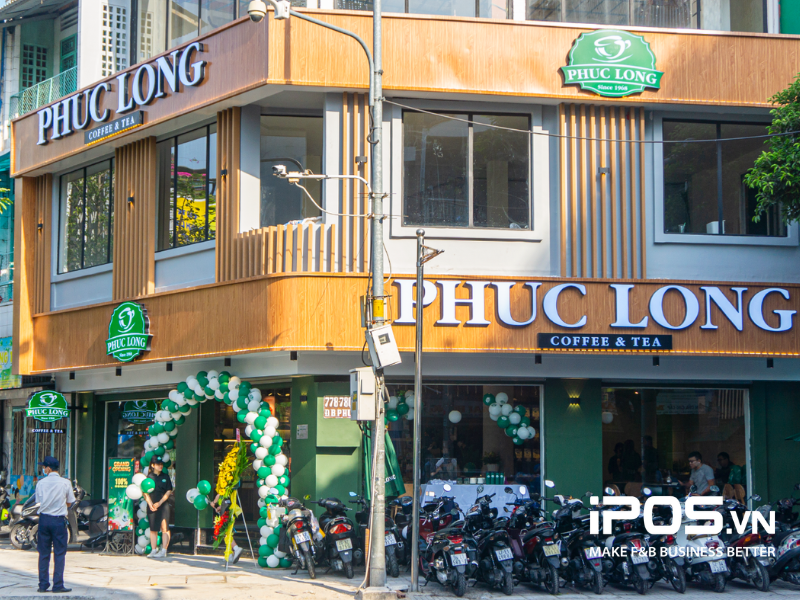 Phúc Long sở hữu nhiều cửa hàng flagship có vị trí mặt tiền đẹp để tiếp cận khách hàng 