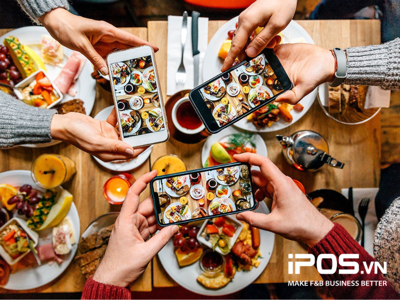 Hiệu ứng tâm lý lan truyền xảy ra khi nhiều người review tích cực về một thương hiệu 