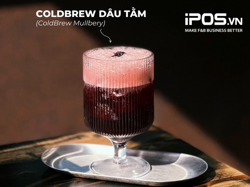 Vị chua chua ngọt ngọt của cold brew dâu tằm khiến nhiều người yêu thích