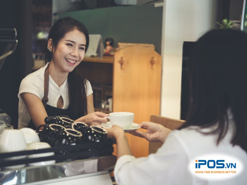 Mời khách hàng dùng thử món mới miễn phí cũng là một hình thức marketing 0 đồng