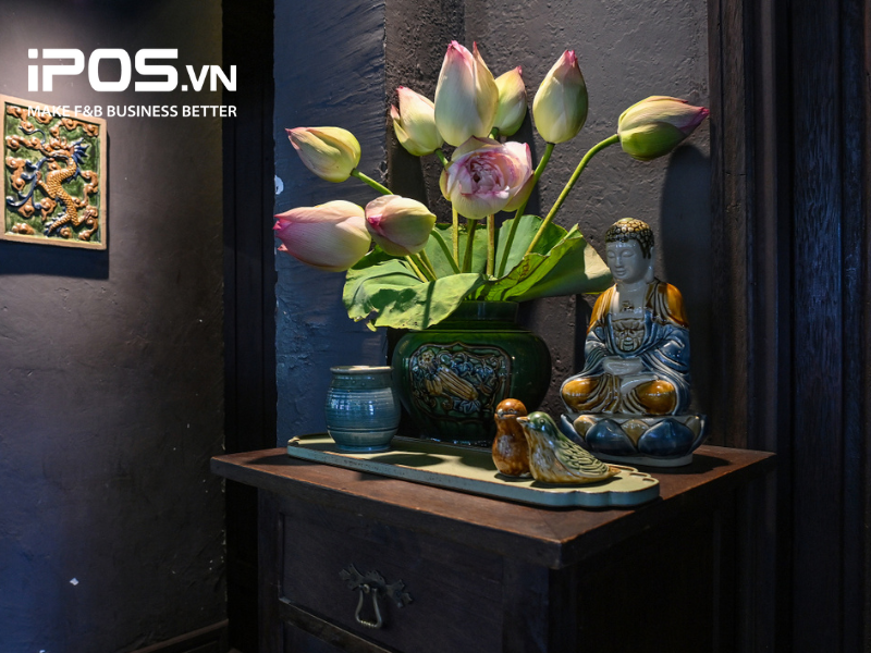 Hoa theo mùa là một “đặc sản” của nhà hàng Tầm Vị