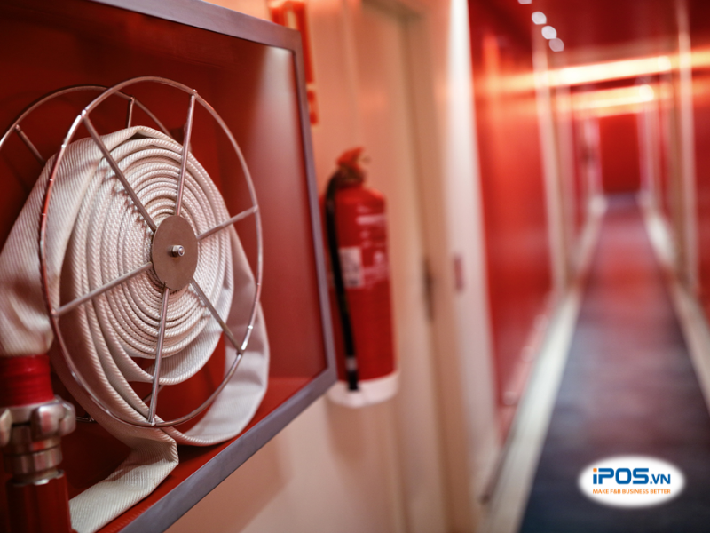 phòng cháy chữa cháy trong khu bếp nhà hàng