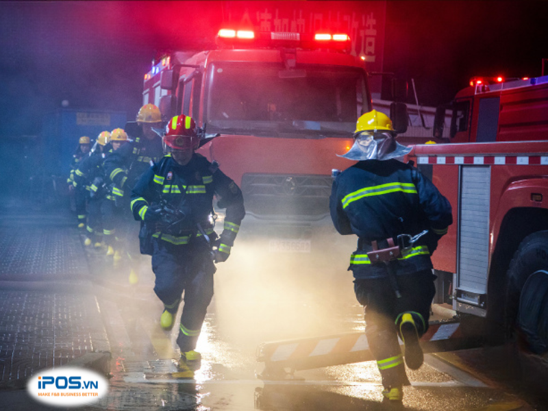 phòng cháy chữa cháy trong khu bếp nhà hàng