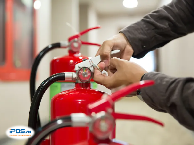 phòng cháy chữa cháy trong khu bếp nhà hàng