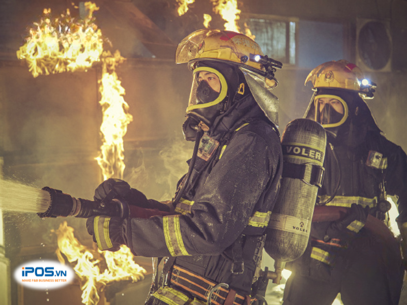 phòng cháy chữa cháy trong khu bếp nhà hàng