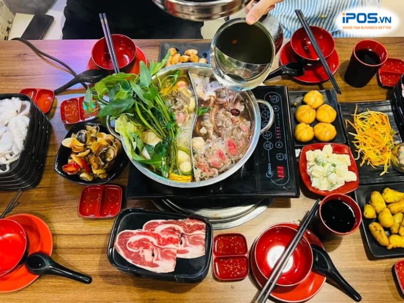 Lẩu Nướng Mitoo - quán ăn ngon khu Chùa Láng được nhiều sinh viên Ngoại Thương và Ngoại Giao yêu thích.