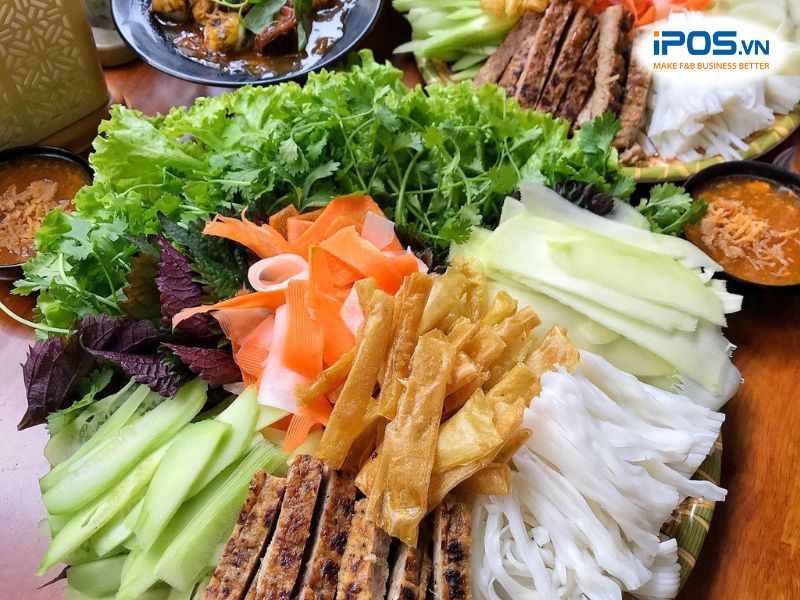 Nem Nướng Nha Trang Cô Lê nổi tiếng là một trong những quán ăn ngon khu Chùa Láng dành cho sinh viên.