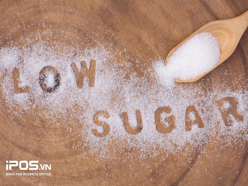 Bánh ngọt ít ngọt là loại bánh được giảm đường hoặc sử dụng chất tạo ngọt thay thế để cho ra hương vị bánh ít ngọt hơn, ít calo hơn.