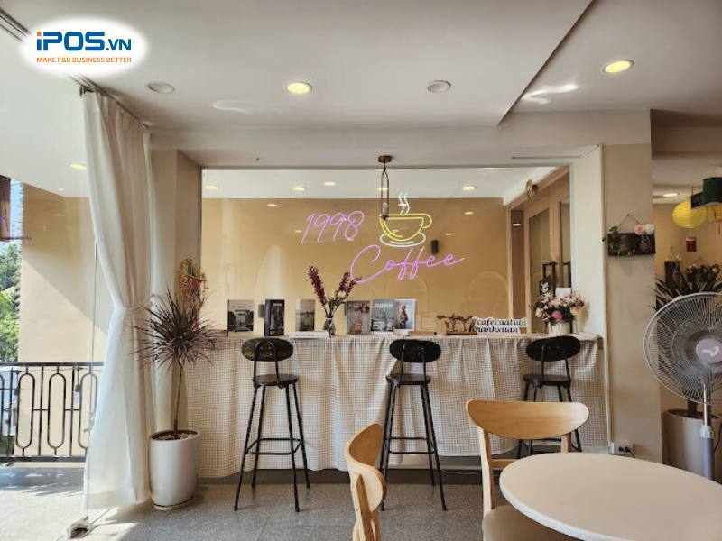 1998 Coffee 300 Nghi Tàm là quán cà phê giường nằm ngay trung tâm Hà Nội