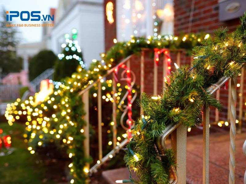 Trang Trí Noel cho cầu thang quán cafe