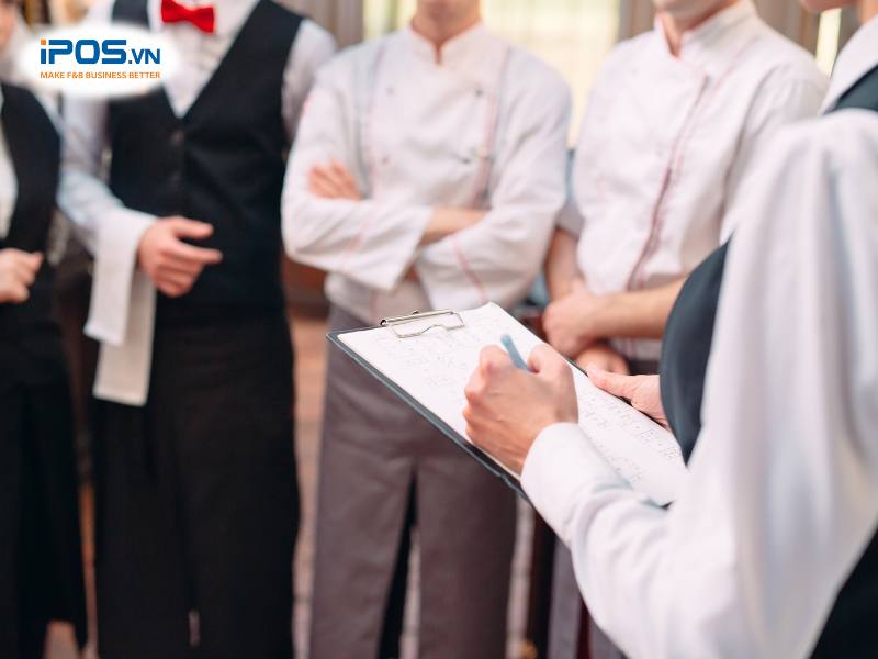 Chủ quán nên nắm rõ quy định về cách tính lương nhân viên làm việc ngày lễ Tết