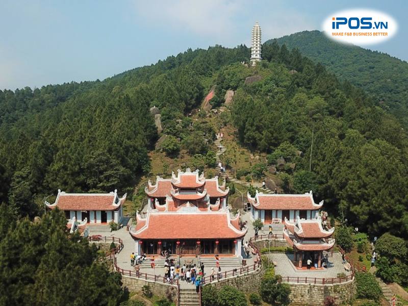 Chùa Hương là thu hút hàng triệu người đến cầu tài lộc mỗi dịp đầu năm