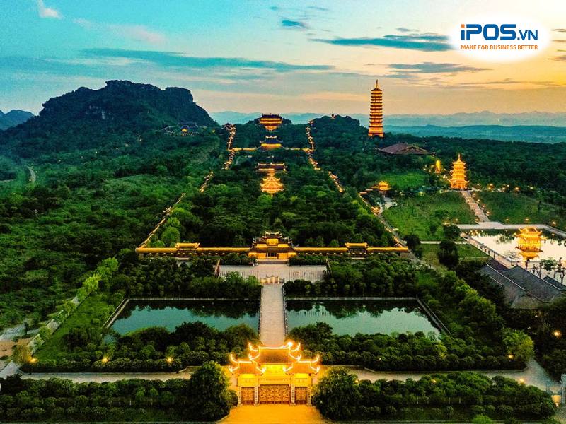 Chùa Bái Đính là địa điểm du lịch tâm linh nằm trong quần thể danh thắng cảnh Tràng An - Ninh BìnhChùa Bái Đính là địa điểm du lịch tâm linh nằm trong quần thể danh thắng cảnh Tràng An - Ninh Bình