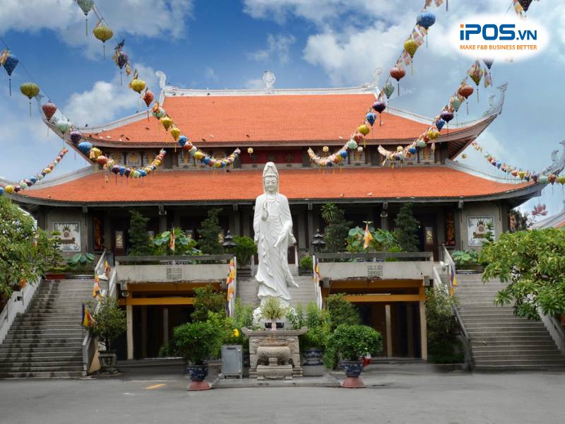 Chùa Vĩnh Nghiêm nổi tiếng tại HCM với những ai làm ăn kinh doanh muốn cầu tài lộc, sức khỏe