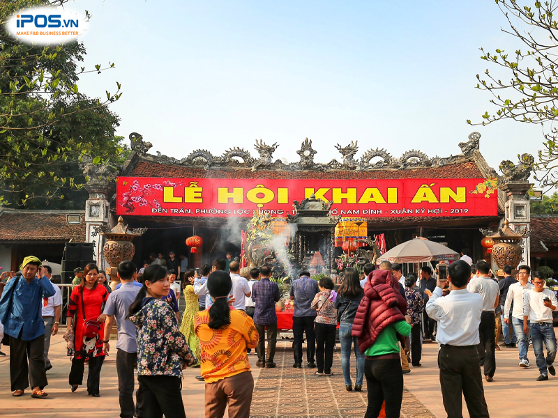 Lễ khai ấn Đền Trần thu hút sự quan tâm của nhiều người