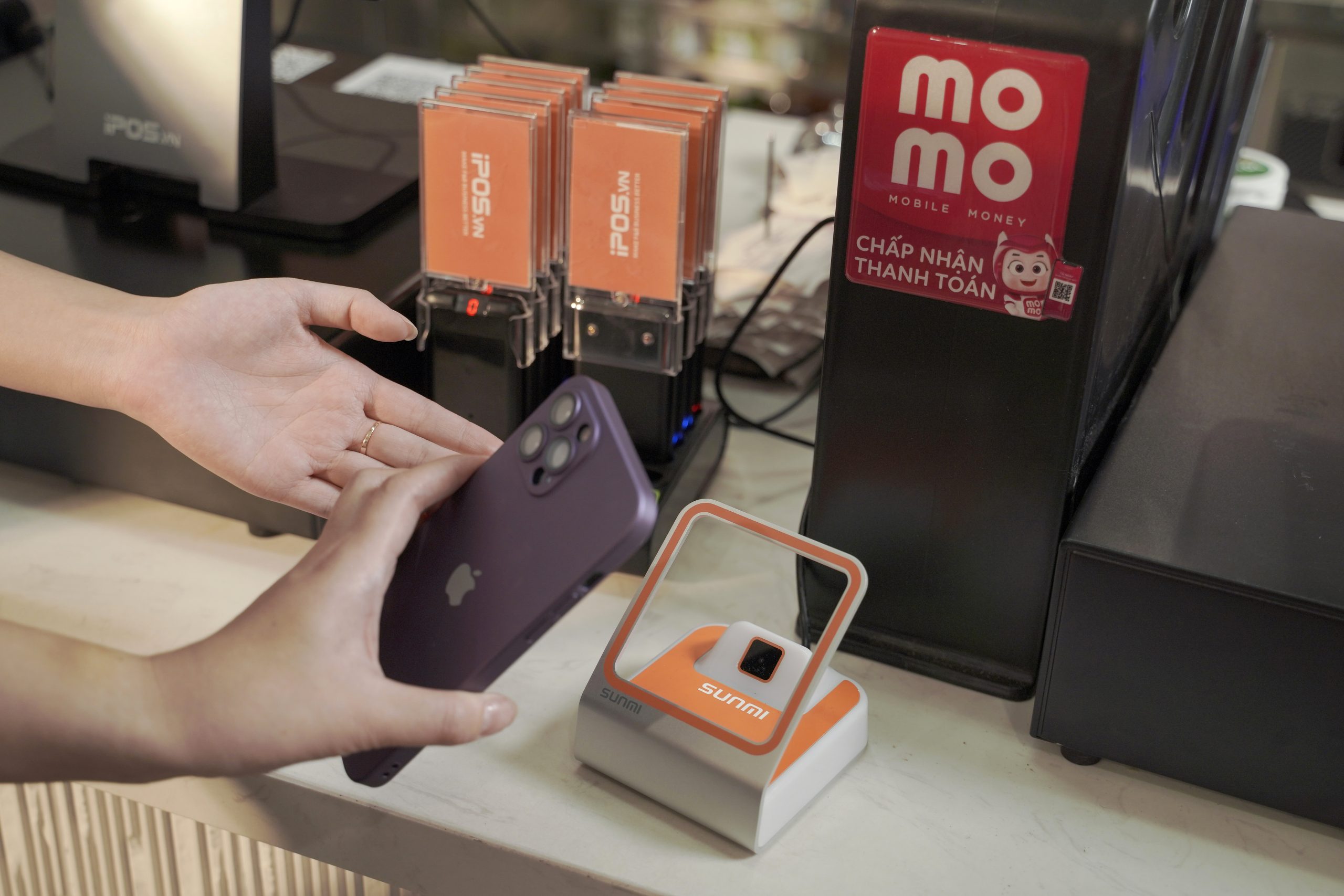Thanh toán đa phương thức: Momo, ZaloPay, VNPAY, tiền mặt, thẻ ngân hàng